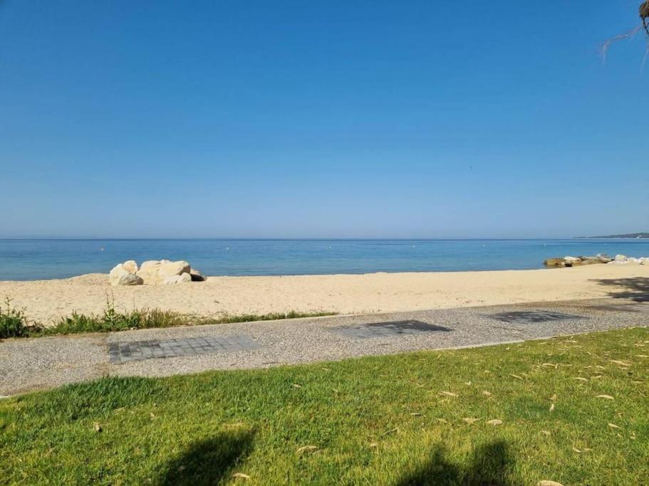Our Home-Fully Renovated Apartments And Studios By The Sea Нікіті Екстер'єр фото