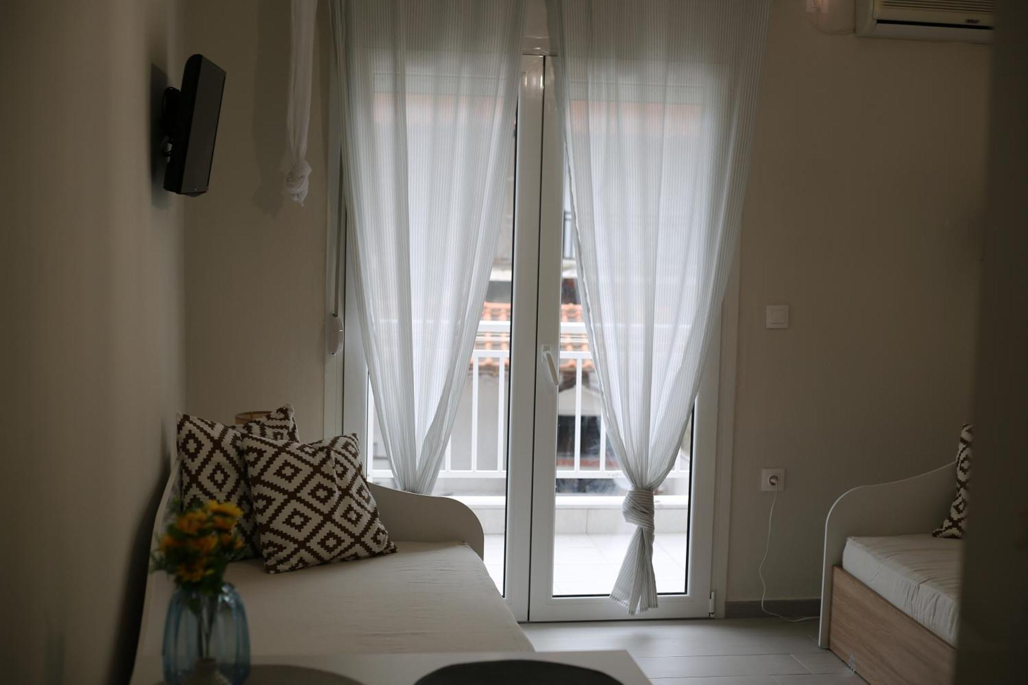Our Home-Fully Renovated Apartments And Studios By The Sea Нікіті Екстер'єр фото