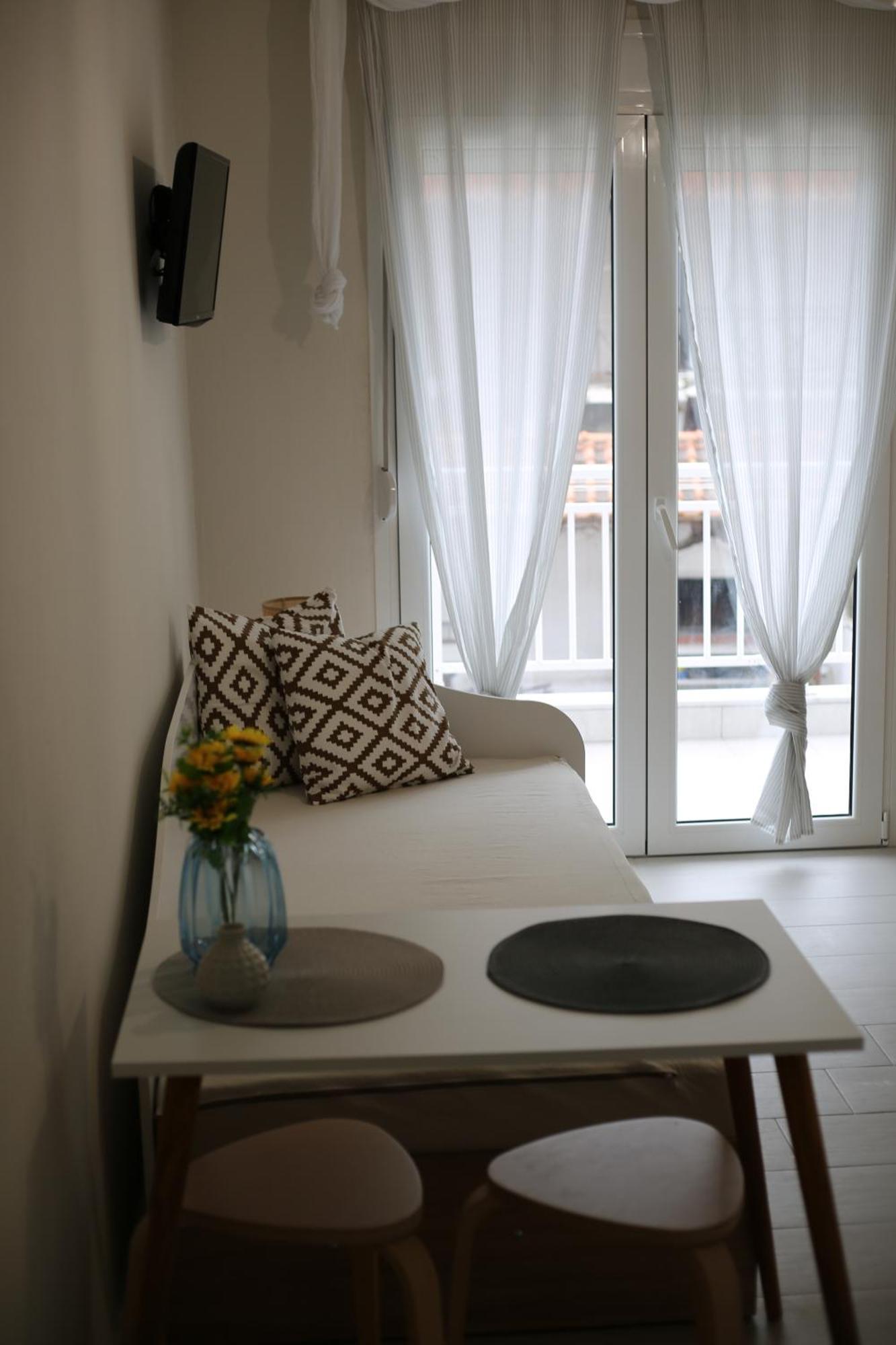 Our Home-Fully Renovated Apartments And Studios By The Sea Нікіті Екстер'єр фото