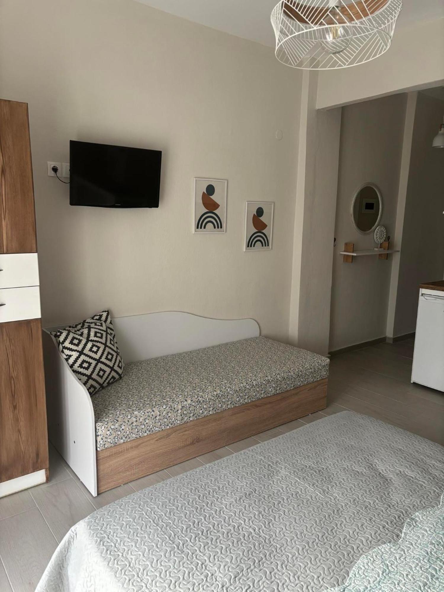 Our Home-Fully Renovated Apartments And Studios By The Sea Нікіті Екстер'єр фото